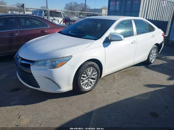 4T1BF1FK6HU675079 2017 TOYOTA CAMRY - Image 2