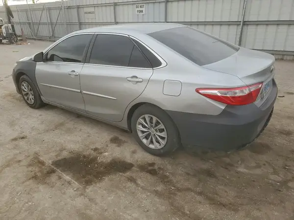 4T1BF1FK6HU690505 2017 TOYOTA CAMRY - Image 2