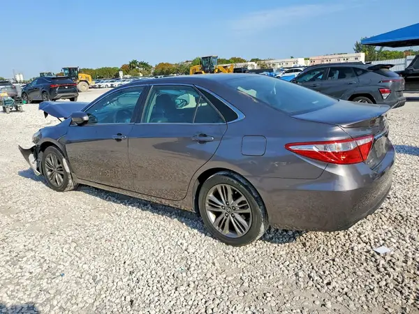 4T1BF1FK6HU693677 2017 TOYOTA CAMRY - Image 2