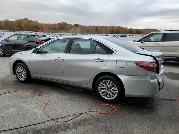 4T1BF1FK6HU695946 2017 TOYOTA CAMRY - Image 2