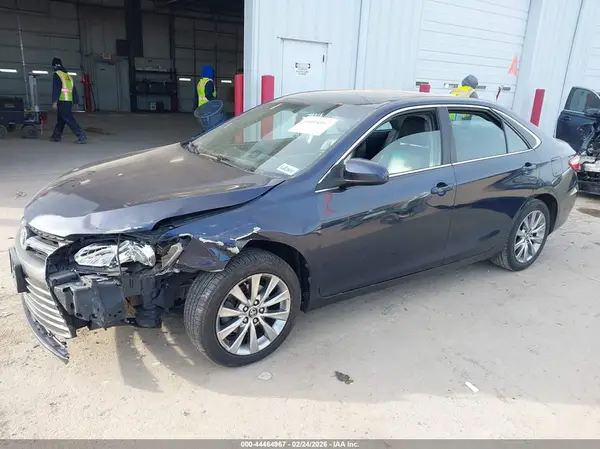 4T1BF1FK6HU696904 2017 TOYOTA CAMRY - Image 2