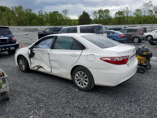 4T1BF1FK6HU699303 2017 TOYOTA CAMRY - Image 2