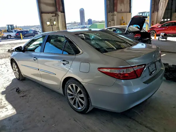 4T1BF1FK6HU699401 2017 TOYOTA CAMRY - Image 2