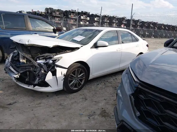 4T1BF1FK6HU700837 2017 TOYOTA CAMRY - Image 2