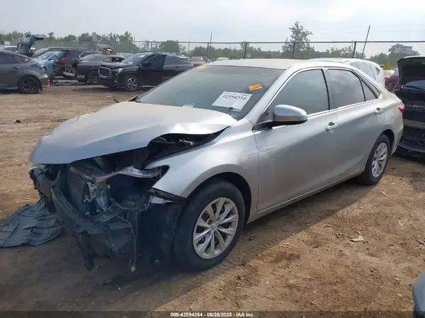 4T1BF1FK6HU702748 2017 TOYOTA CAMRY - Image 2