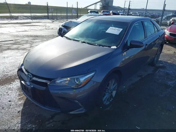 4T1BF1FK6HU708811 2017 TOYOTA CAMRY - Image 2