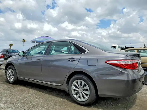 4T1BF1FK6HU711272 2017 TOYOTA CAMRY - Image 2