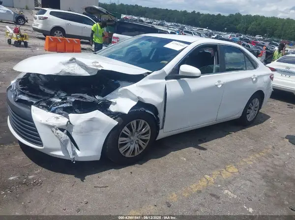 4T1BF1FK6HU713068 2017 TOYOTA CAMRY - Image 2