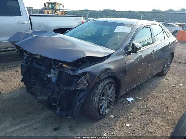 4T1BF1FK6HU718562 2017 TOYOTA CAMRY - Image 2
