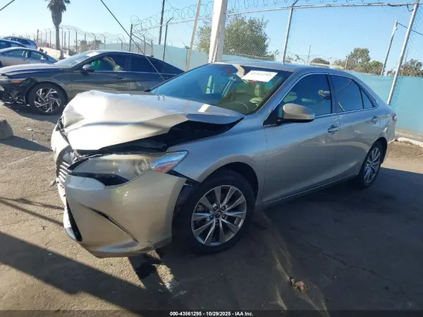 4T1BF1FK6HU724541 2017 TOYOTA CAMRY - Image 2