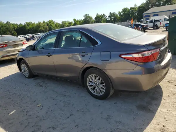 4T1BF1FK6HU725303 2017 TOYOTA CAMRY - Image 2