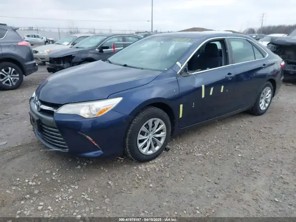 4T1BF1FK6HU725687 2017 TOYOTA CAMRY - Image 2