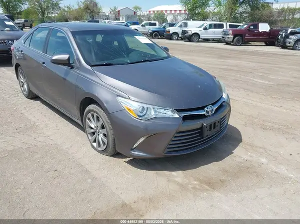 4T1BF1FK6HU732915 2017 TOYOTA CAMRY - Image 1