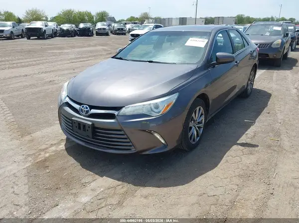 4T1BF1FK6HU732915 2017 TOYOTA CAMRY - Image 2