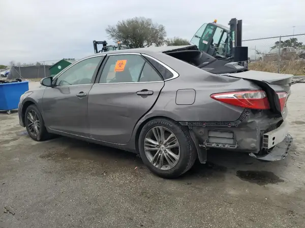 4T1BF1FK6HU734115 2017 TOYOTA CAMRY - Image 2