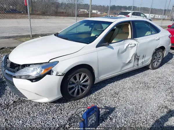 4T1BF1FK6HU735197 2017 TOYOTA CAMRY - Image 2