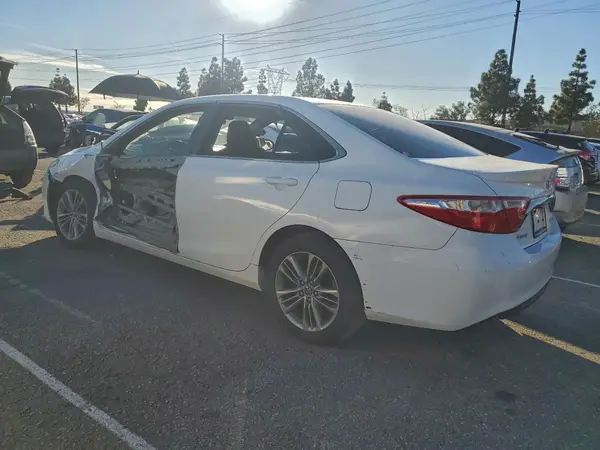 4T1BF1FK6HU735300 2017 TOYOTA CAMRY - Image 2