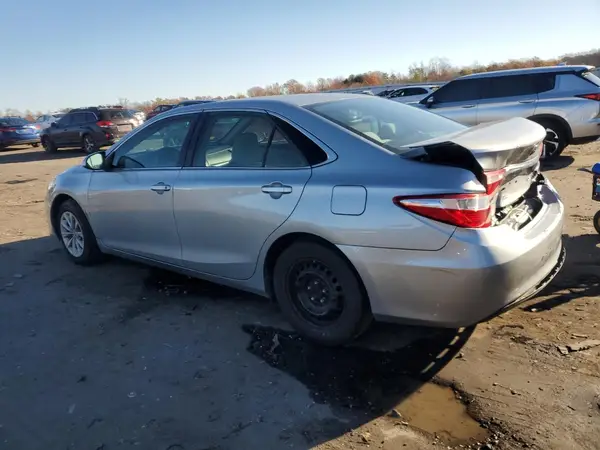 4T1BF1FK6HU735510 2017 TOYOTA CAMRY - Image 2