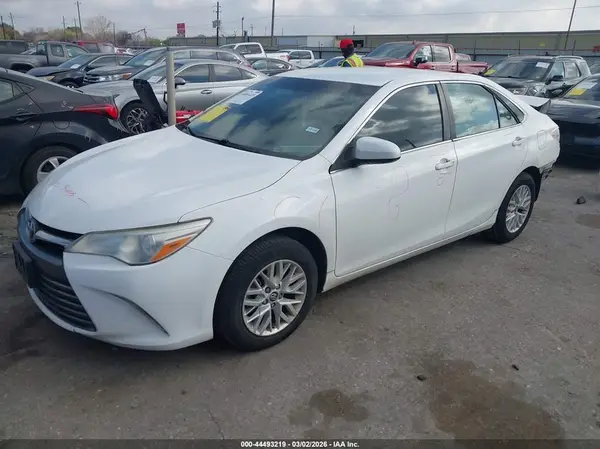 4T1BF1FK6HU737211 2017 TOYOTA CAMRY - Image 2