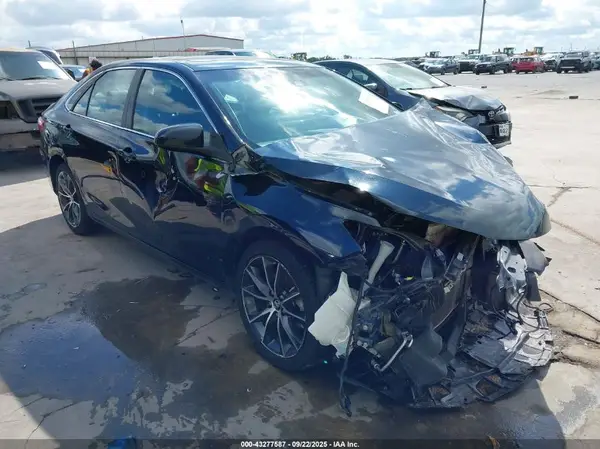 4T1BF1FK6HU737239 2017 TOYOTA CAMRY - Image 1