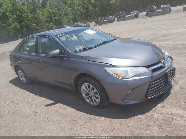 4T1BF1FK6HU738147 2017 TOYOTA CAMRY - Image 1