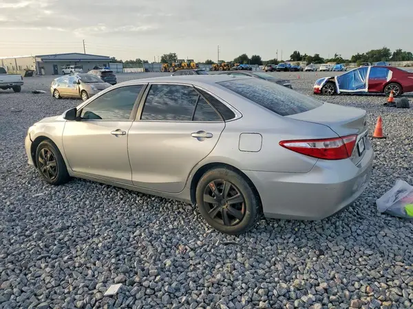 4T1BF1FK6HU738732 2017 TOYOTA CAMRY - Image 2