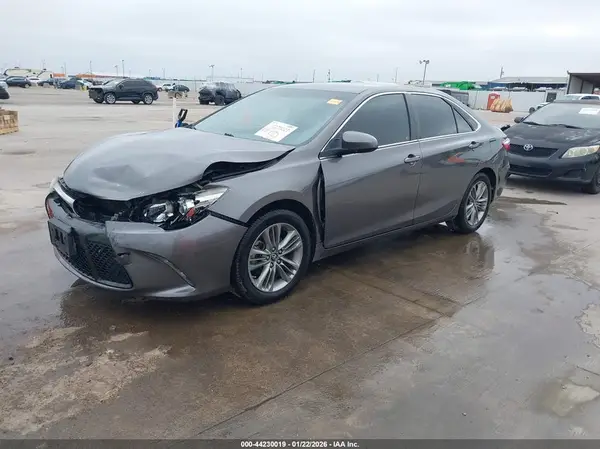 4T1BF1FK6HU742697 2017 TOYOTA CAMRY - Image 2