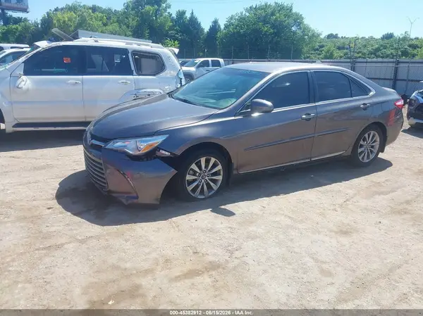 4T1BF1FK6HU750380 2017 TOYOTA CAMRY - Image 2