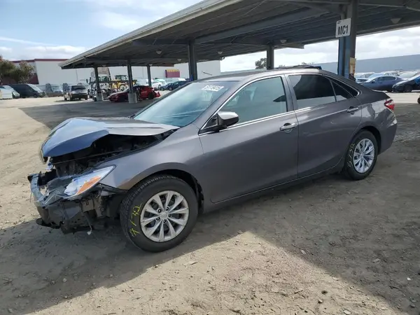 4T1BF1FK6HU751660 2017 TOYOTA CAMRY - Image 1