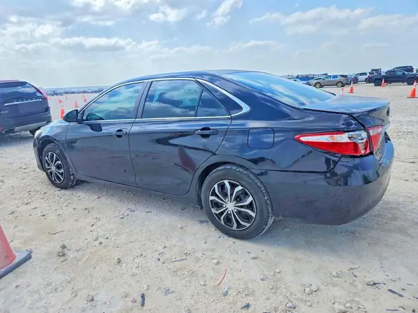 4T1BF1FK6HU760729 2017 TOYOTA CAMRY - Image 2