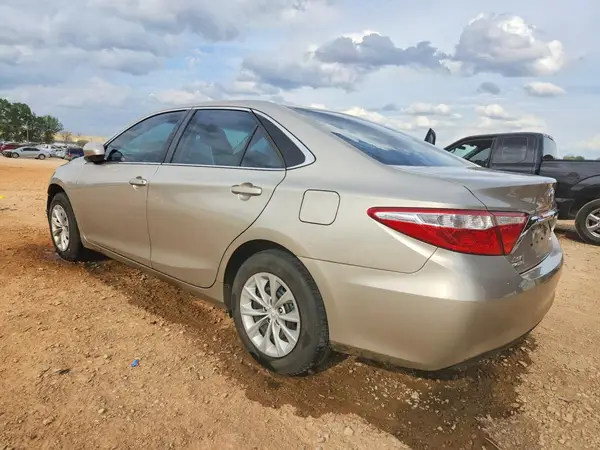 4T1BF1FK6HU762349 2017 TOYOTA CAMRY - Image 2