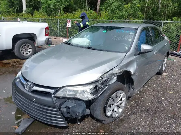4T1BF1FK6HU768068 2017 TOYOTA CAMRY - Image 2