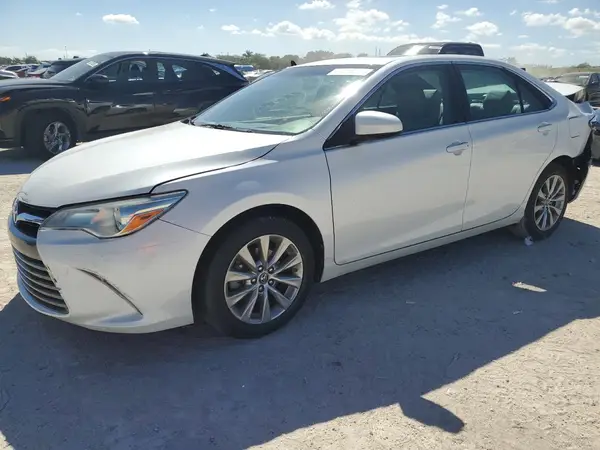 4T1BF1FK6HU775358 2017 TOYOTA CAMRY - Image 1