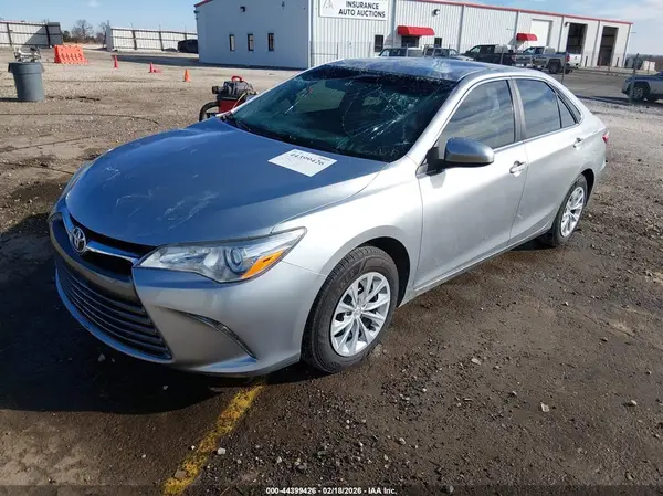 4T1BF1FK6HU784352 2017 TOYOTA CAMRY - Image 2