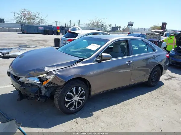 4T1BF1FK6HU795867 2017 TOYOTA CAMRY - Image 2