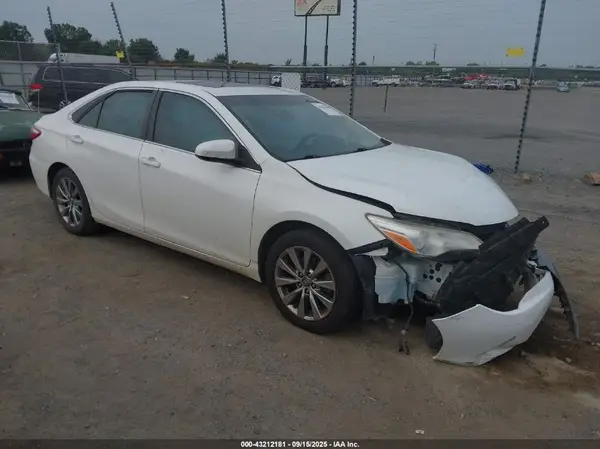 4T1BF1FK6HU800257 2017 TOYOTA CAMRY - Image 1