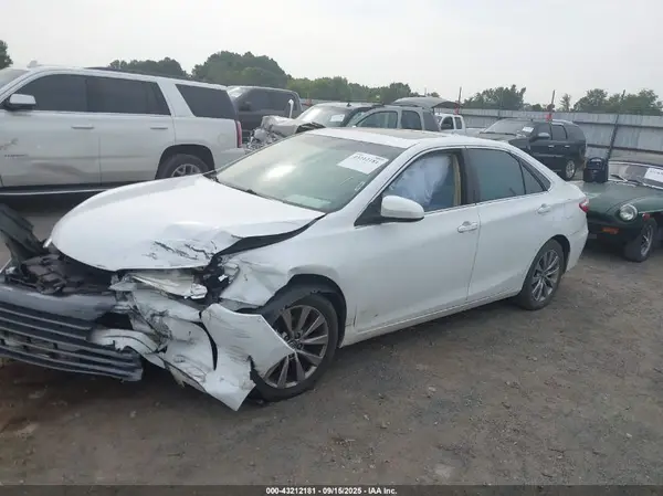 4T1BF1FK6HU800257 2017 TOYOTA CAMRY - Image 2