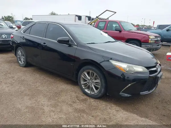 4T1BF1FK6HU800338 2017 TOYOTA CAMRY - Image 1