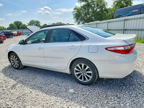 4T1BF1FK6HU800470 2017 TOYOTA CAMRY - Image 2