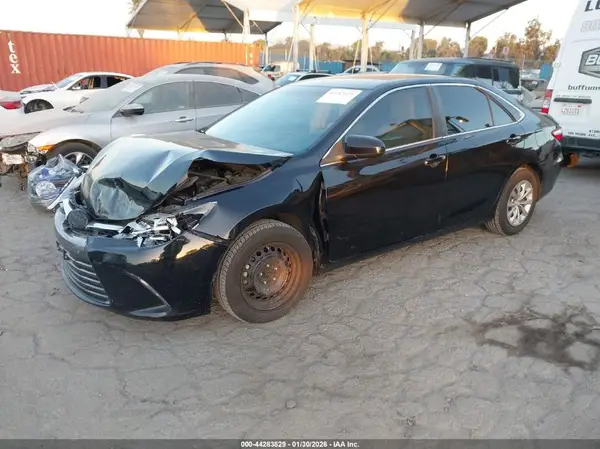 4T1BF1FK6HU806625 2017 TOYOTA CAMRY - Image 2