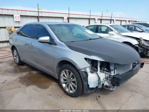 4T1BF1FK6HU812876 2017 TOYOTA CAMRY - Image 1