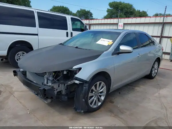 4T1BF1FK6HU812876 2017 TOYOTA CAMRY - Image 2