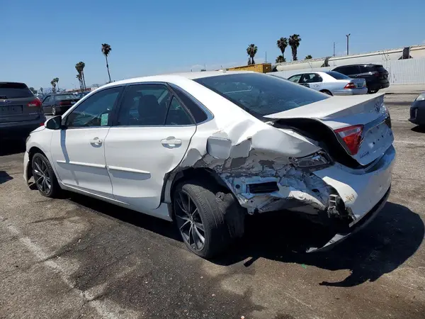 4T1BF1FK7GU116185 2016 TOYOTA CAMRY - Image 2