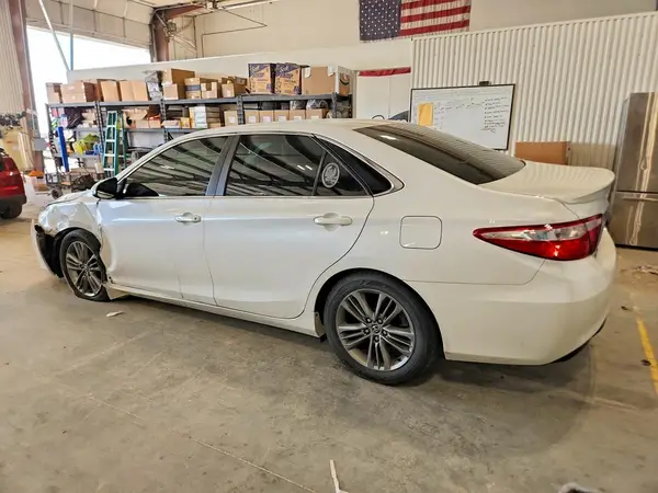 4T1BF1FK7GU119040 2016 TOYOTA CAMRY - Image 2