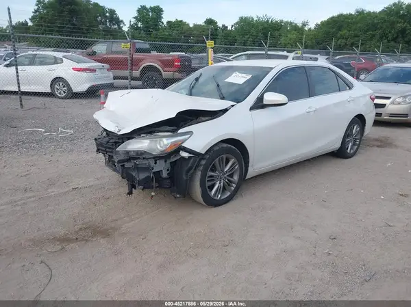 4T1BF1FK7GU121502 2016 TOYOTA CAMRY - Image 2