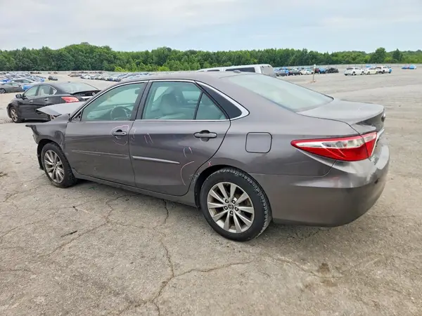 4T1BF1FK7GU123606 2016 TOYOTA CAMRY - Image 2