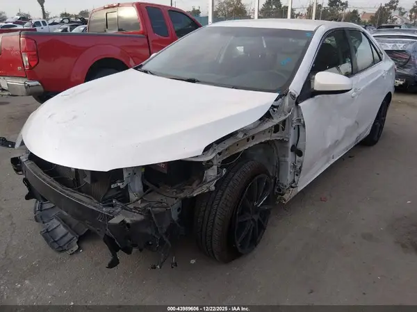 4T1BF1FK7GU127798 2016 TOYOTA CAMRY - Image 2