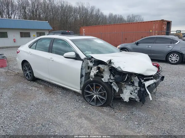 4T1BF1FK7GU131642 2016 TOYOTA CAMRY - Image 1