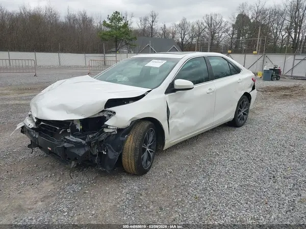 4T1BF1FK7GU131642 2016 TOYOTA CAMRY - Image 2