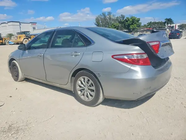 4T1BF1FK7GU131740 2016 TOYOTA CAMRY - Image 2